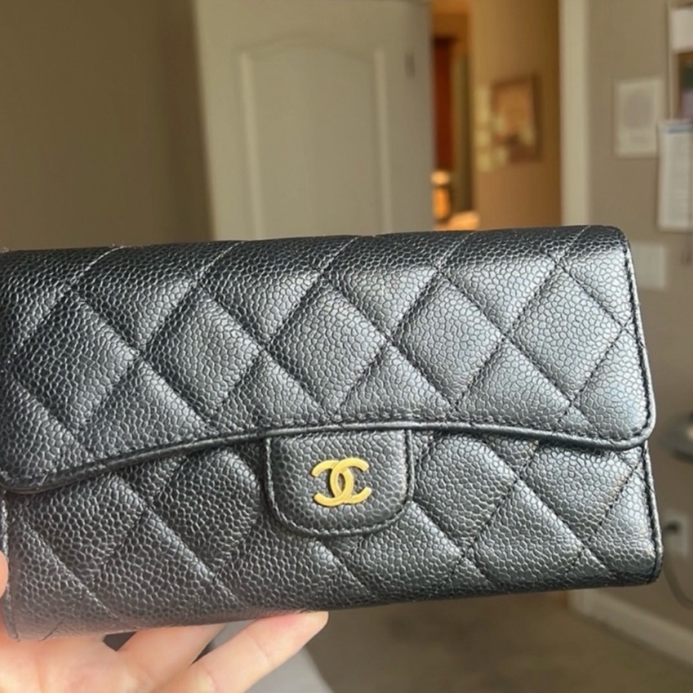 *LIKE NEW* Authentic Chanel Black Caviar Trifold Wallet